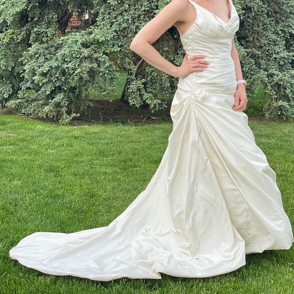 Mikaella Wedding Gown - Ivory - size 4 - Picture 3 of 5